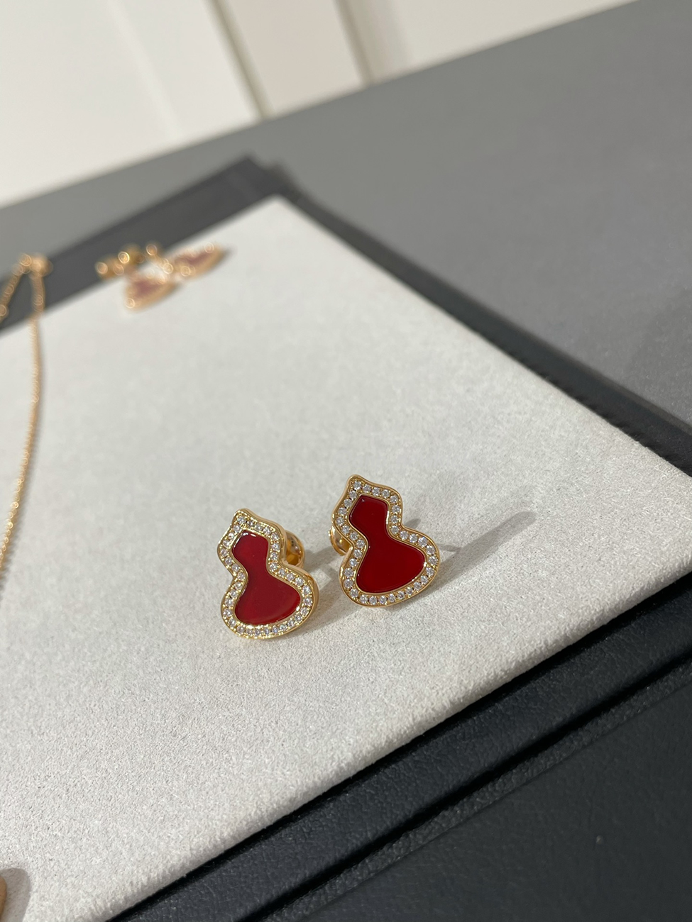 Qeelin Red Agate Suit (3) - www.newkick.vip